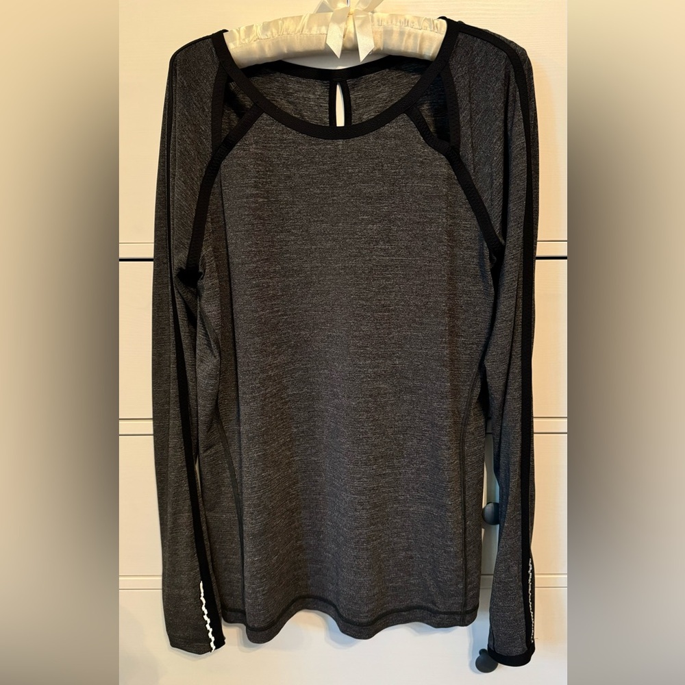 Lululemon long sleeved top, size 12